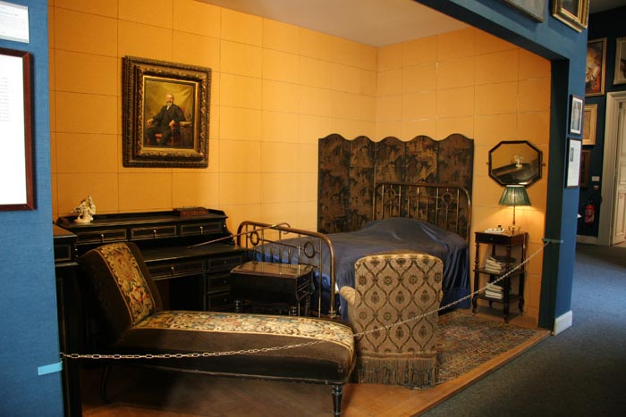 22_Proust_Bedroom
