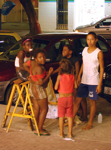 05_Girls_At_Night